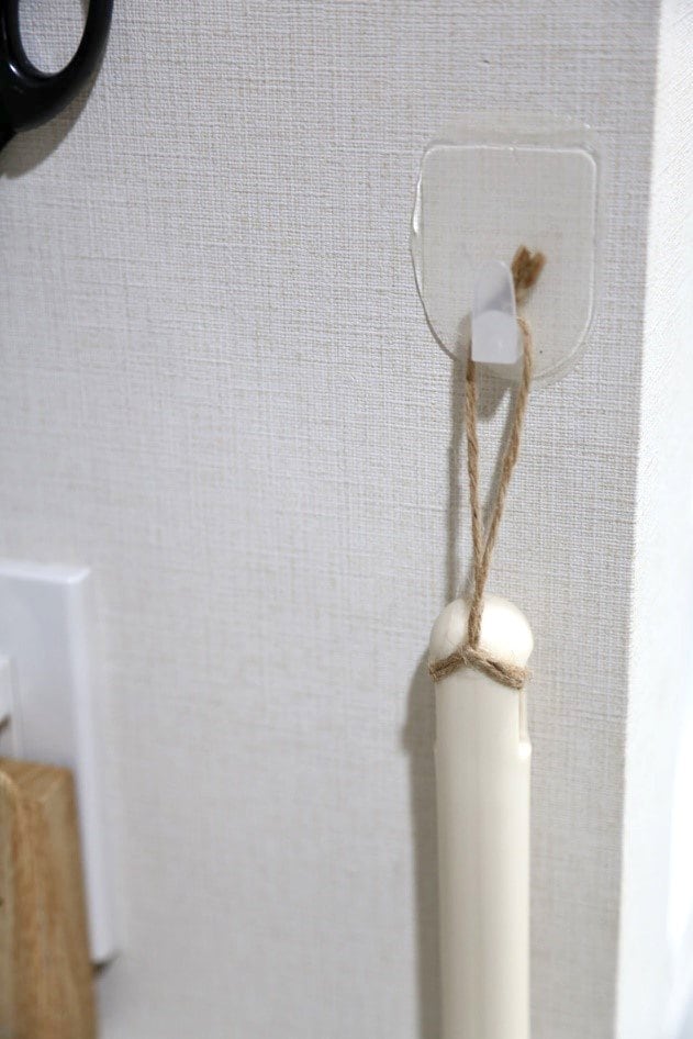 フローリングワイパーをつり下げて収納