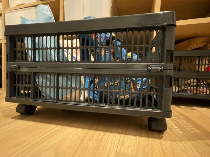 キャスターつきコンテナ