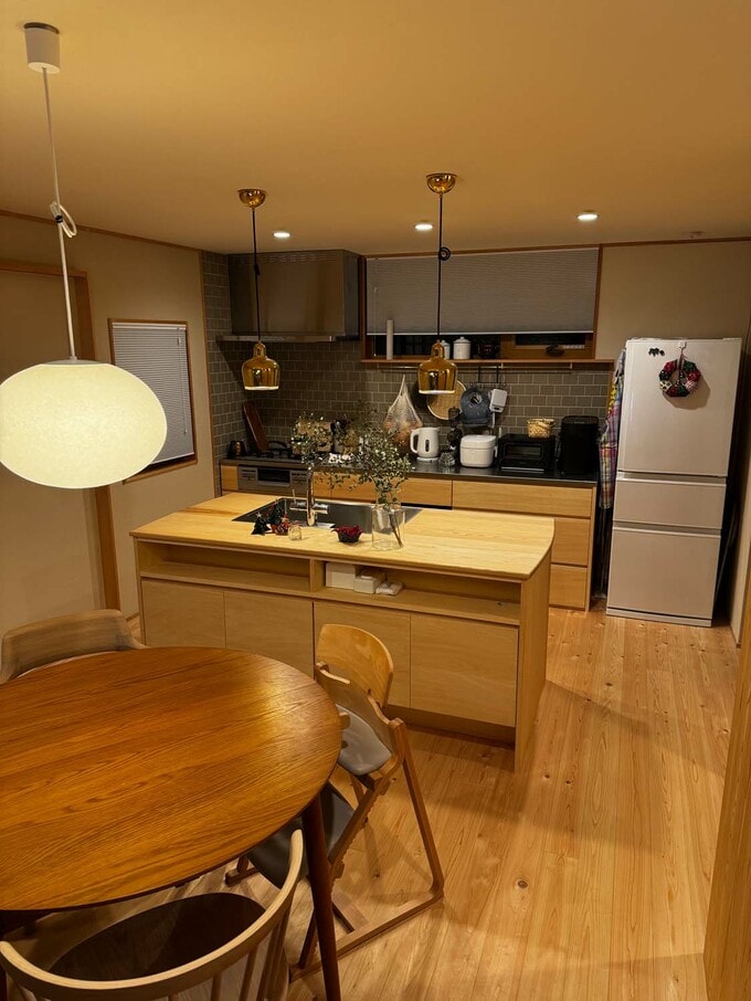 ダイニング側から見たキッチン