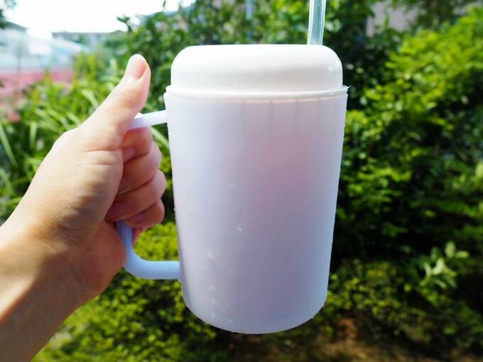 外でマジックフローズンメーカーを持つ