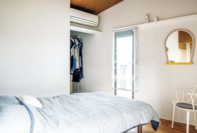 寝室のウォークインクローゼットは扉なし