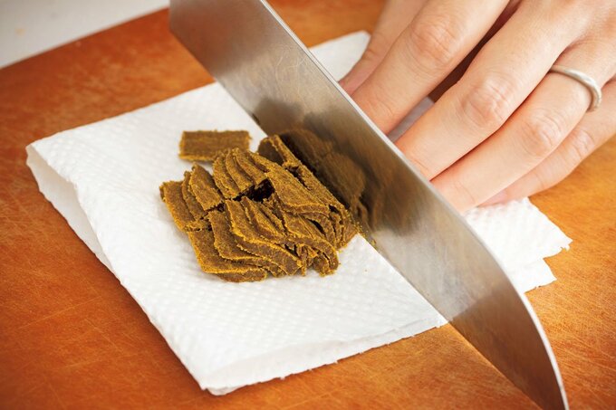 カレールウ細かく刻む