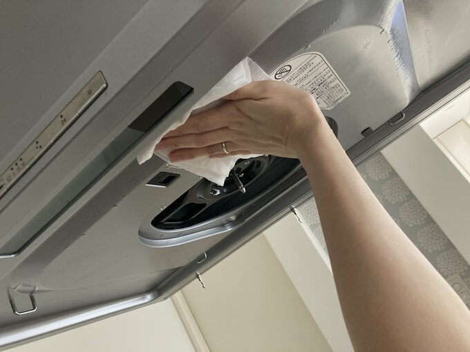 レンジフードの汚れをふく