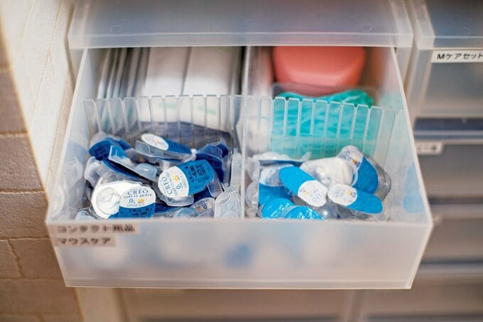 引き出しにコンタクトレンズ