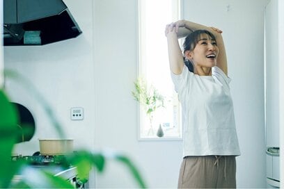 10年前より若々しく！47歳・元タカラジェンヌの「老けない習慣」。ながらエクササイズも