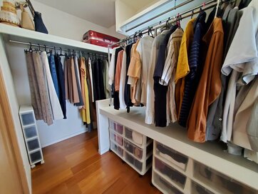 ファミリークローゼットがベランダのすぐ近くの間取り。家が建って7年、使い勝手に満足