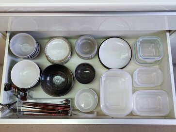 もうすぐ50代・「無理なく」キッチンのものを減らす4つのコツ。食器や調理器具が半分に