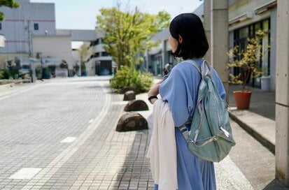 40代、身軽な人が「旅行に持っていくもの」3つ。スカーフでおしゃれも快適さも実現