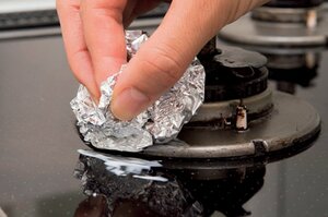 ガンコな汚れにはアルミ箔+クレンザーで