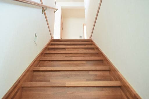 直接リビングに向いている階段