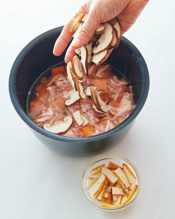 シイタケを入れる