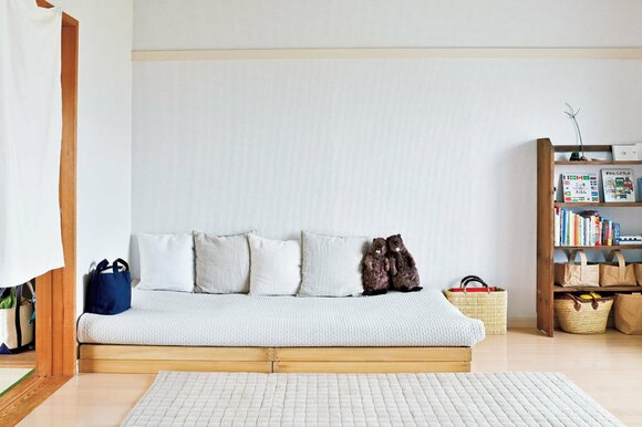 ソファベッドにクッション4つ