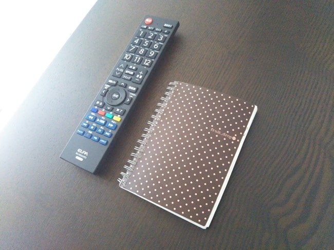 ノートとリモコン