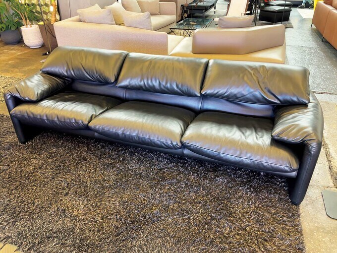 ミノッティやカッシーナなど、イタリア家具が充実