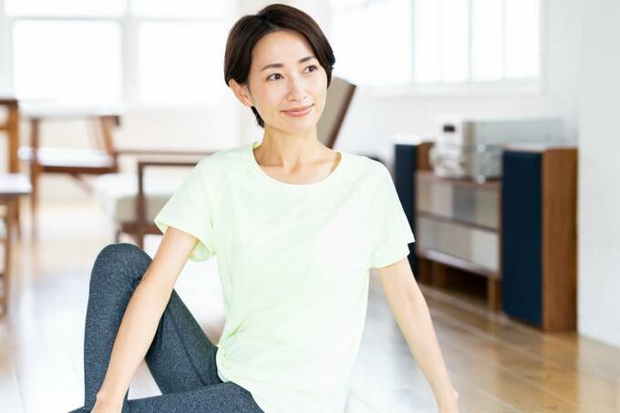 ストレッチする女性