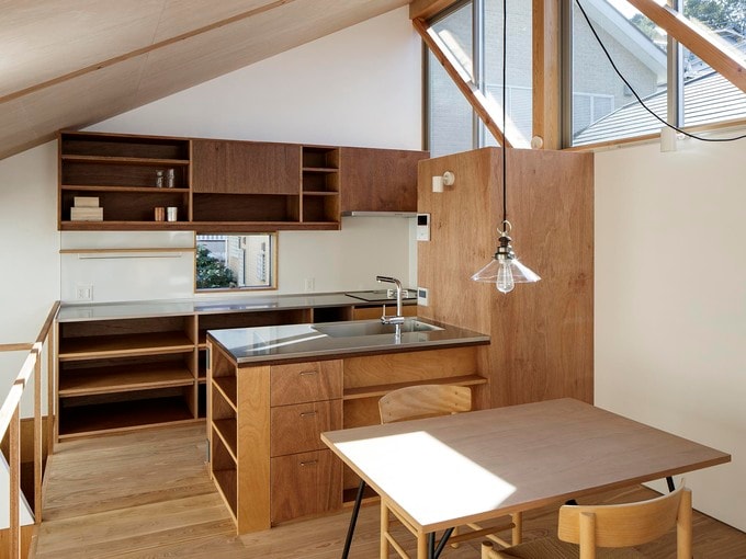 キッチンとダイニングの様子