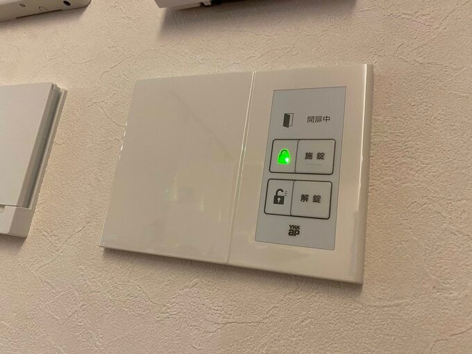 玄関の電子錠ドアと連動するスマートコントロールキー
