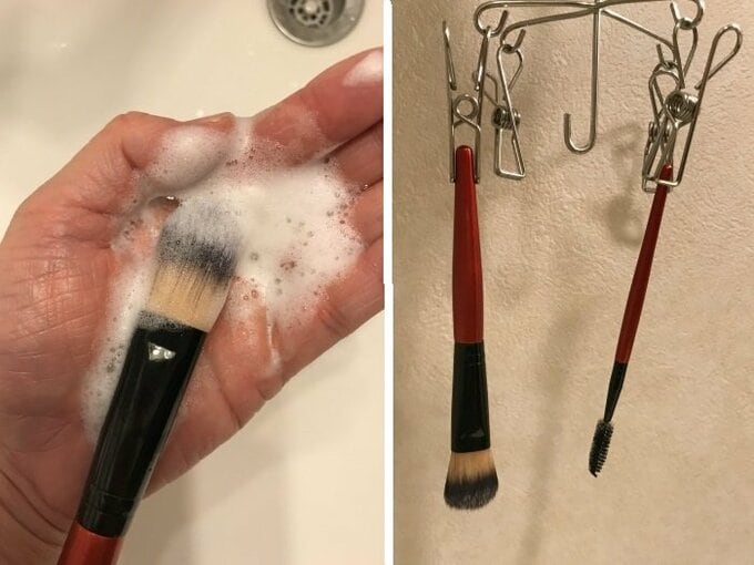 泡立てた台所用中性洗剤をつけて、優しく手のひらで円を描くように洗います