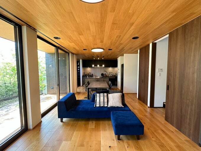 ソファとダイニング