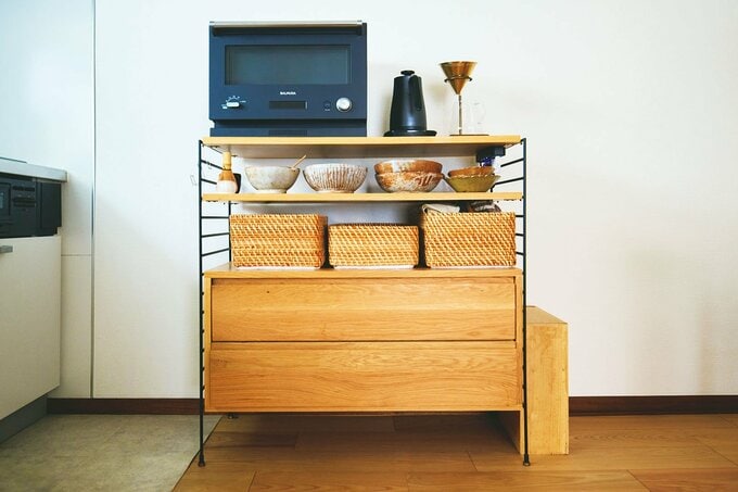 食器を収納するシェルフ