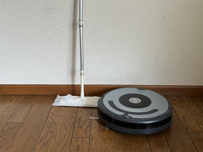 ロボット掃除機とフローリングワイパー