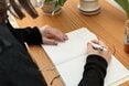 毎月赤字から“貯まる家計”に。元・浪費家「10月のうちに見直すこと」5つ。秋服、年末年始の先取り費…