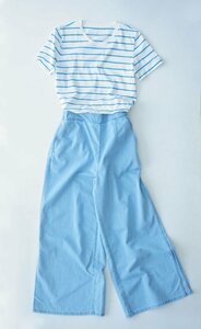 水色:同色のボトムでそろえる