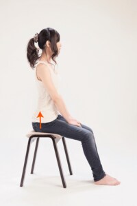 骨盤を垂直にする