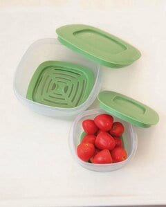 スノコつき保存容器で野菜の水きりいらず