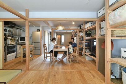 浴室とトイレ以外に仕切りがない!?床面積62平米で家族3人がのびのび暮らす