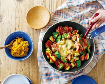 15分で2品完成！鶏モモ肉のボリュームおかずとデリ風サラダ