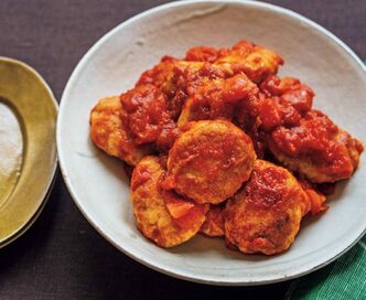 レンコン入りつくねのしょうゆトマト煮。残ったらお弁当にもおいしい