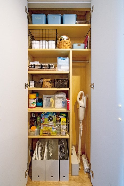 2階の洗面室にある小さな収納庫