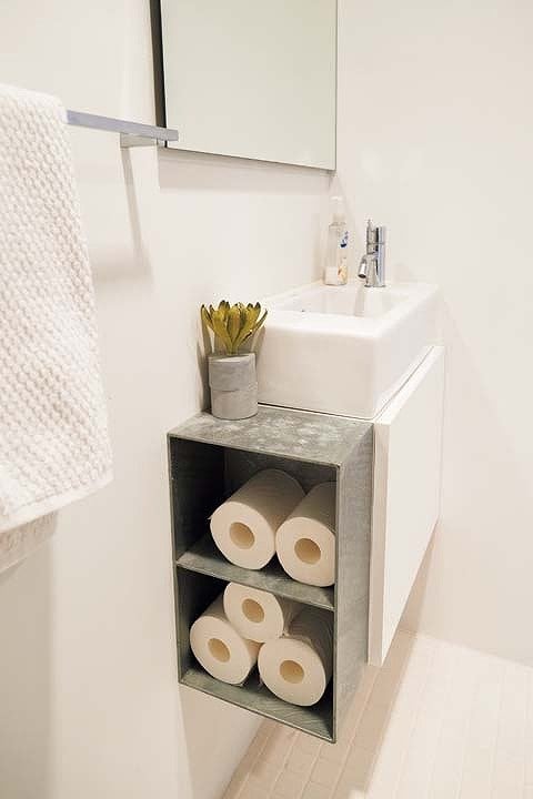 亜鉛板でつくったトイレットペーパーストック