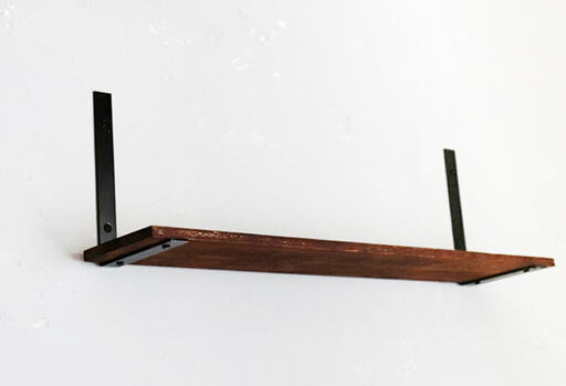 棚板を壁に取りつける