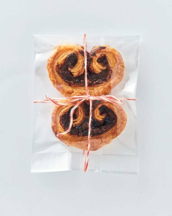 ラッピングしたパルミエショコラ2つ