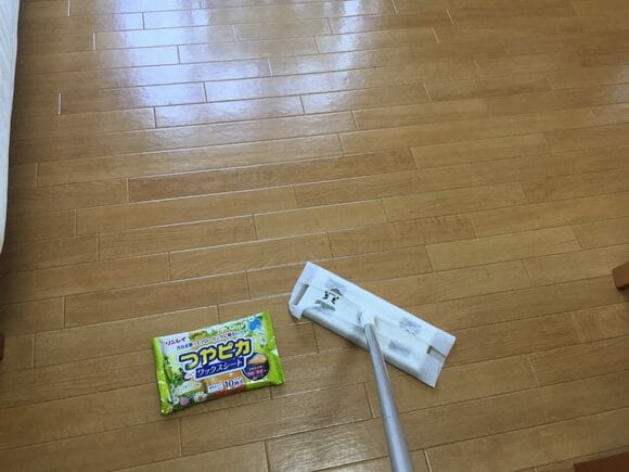 年に一度の床のワックスがけ