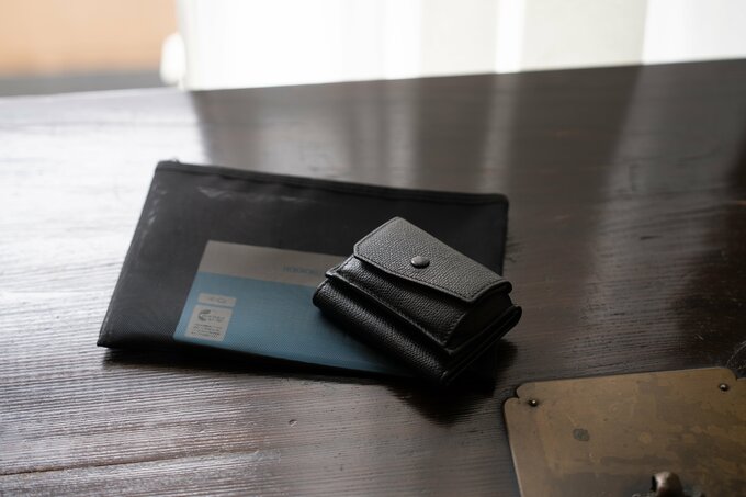 机の上の財布
