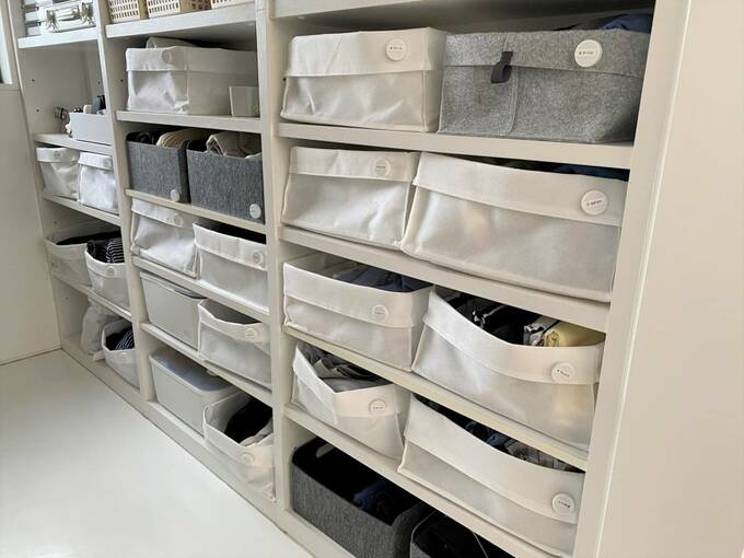 棚にボックスなど