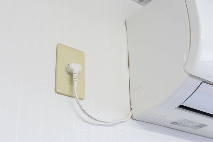 エアコンの電源プラグ