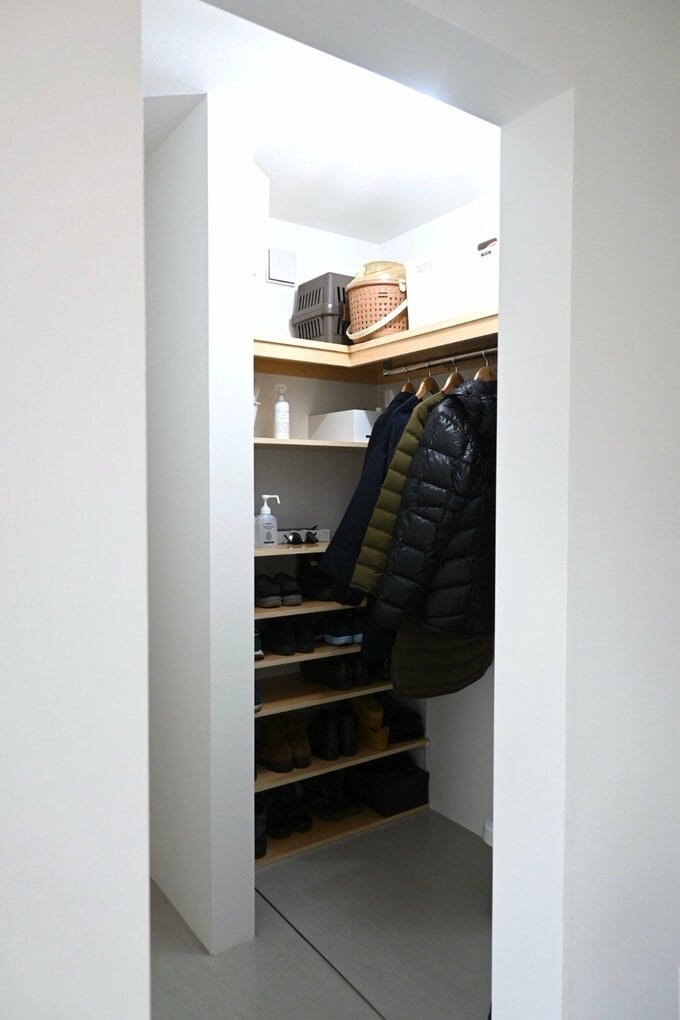 玄関横のシューズクローゼットの寄り