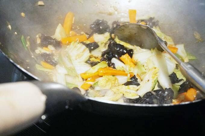 スチール鍋で料理