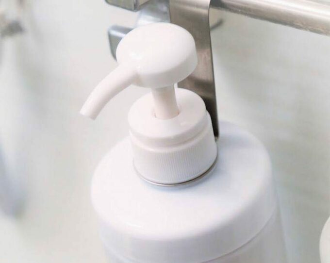 ポンプボトルをつるす