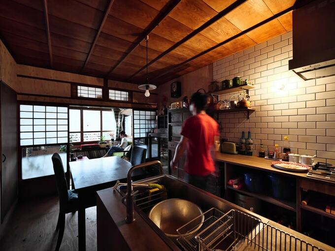 2階の居間と台所