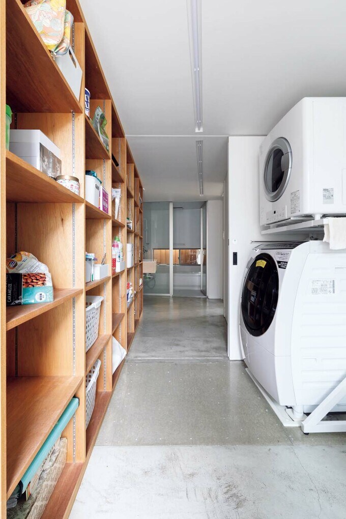 パントリーを兼ねるバックヤード