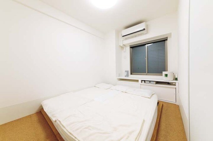 ペットと寝られるローベッドのうる寝室