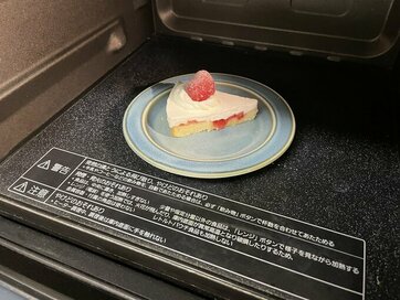 ローソンの「冷凍ショートケーキ」。電子レンジでチンして食べたら…鳥肌！
