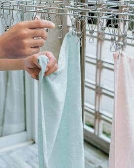 夏に酷使したタオルやベッドパット、帽子の洗い方。黄ばみ防止のしまい方も