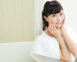ツヤ美肌の美容家が伝授する「肌アイロン」で、気になるシワのばし！
