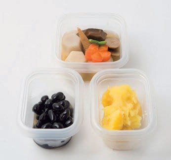 最後は小さな保存容器に種類ごとに分けて保存